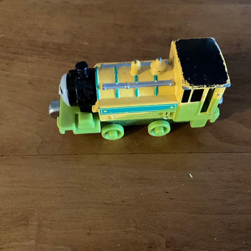 Thomas and Friends Train James & Train Carriages Lot Toy Trains - Picture 8 of 15